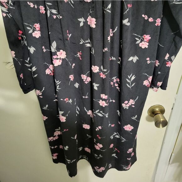 Aria Black Pink Rose Floral Long Sleeve Long Super Soft Nightgown, M - Picture 4 of 11